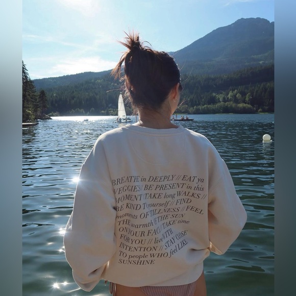 California Aesthetic Healthy Slow Living Spiritual Mantra Sweatshirt - Like New - Picture 5 of 13